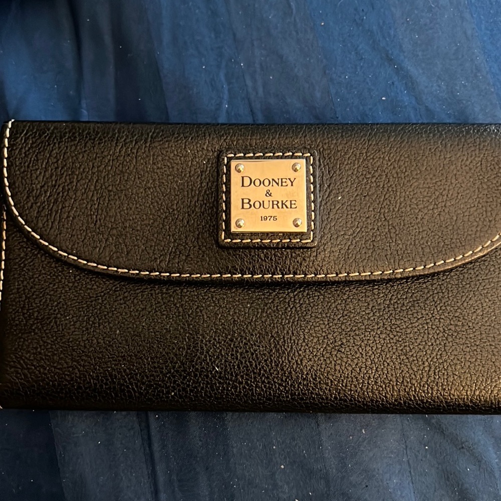Dooney and Bourke black wallet